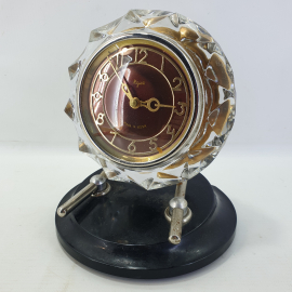 Настольные часы "Маяк" со стеклянным корпусом на подставке, не работают, СССР